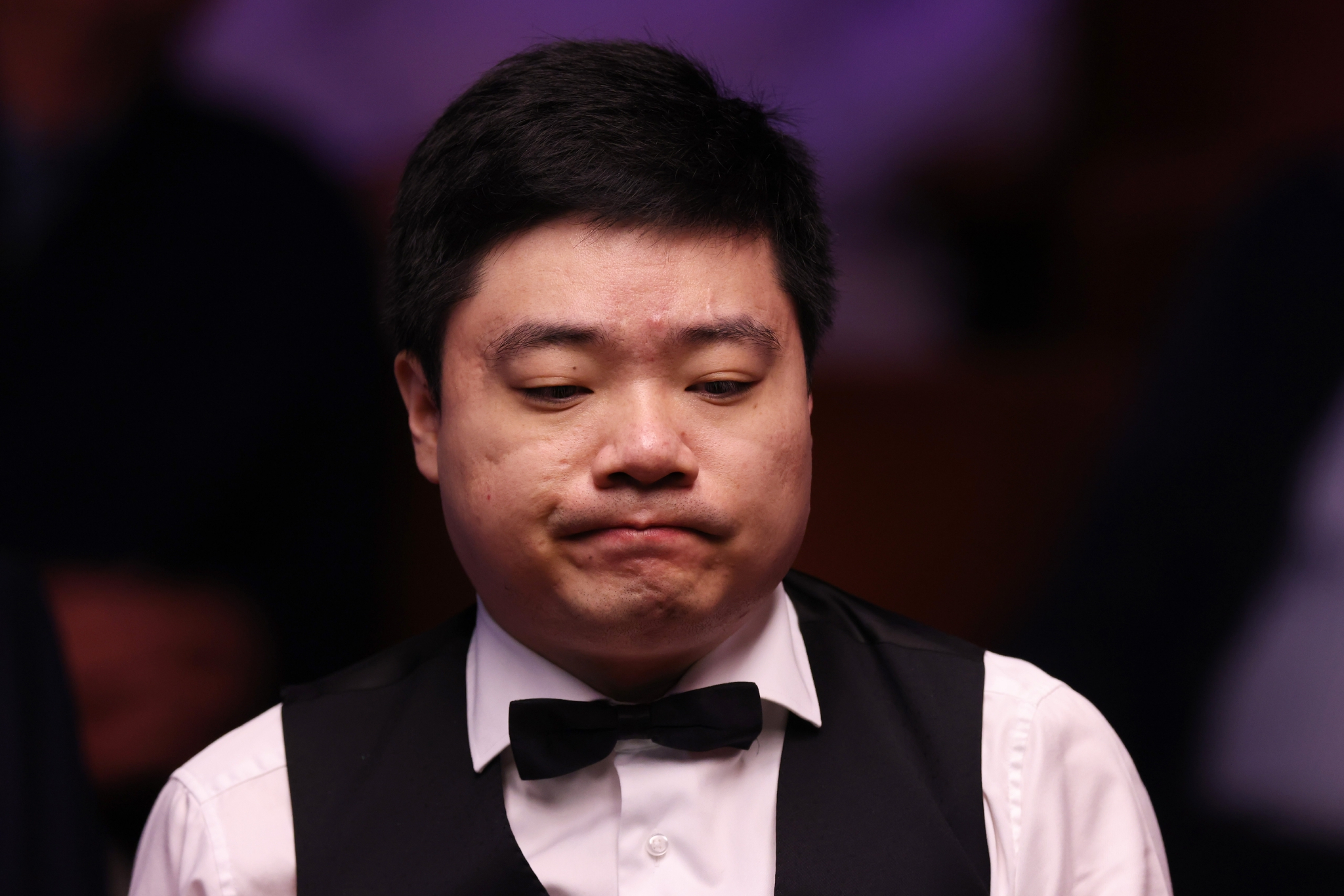 掌声中逐渐 掌声中逐渐