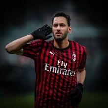 孔塞桑称想带米兰重夺欧冠？球迷“倒戈”：先想.